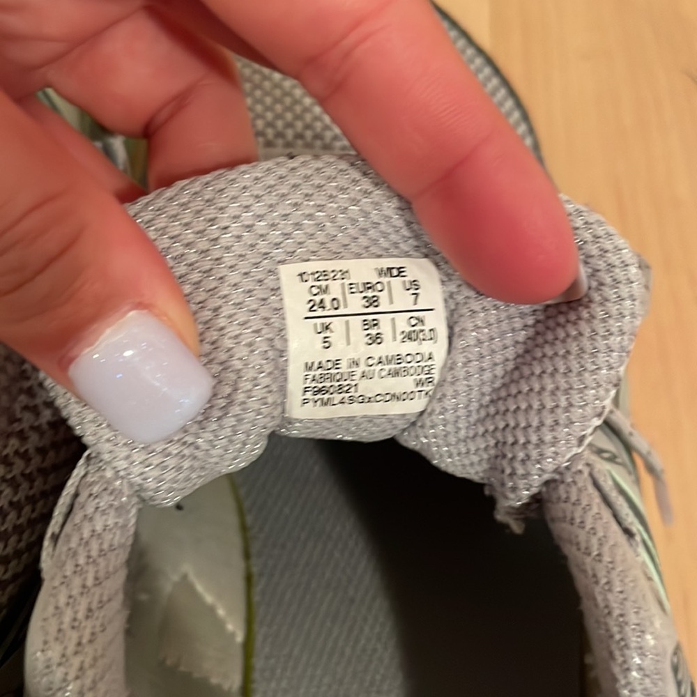 ASICS Running Shoes - Picture 3 of 10